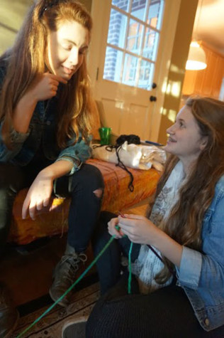  Club member Ayston Scully (right) teaches newbie Skylar Rhame (left) how to knit at the first knitting club of the year.